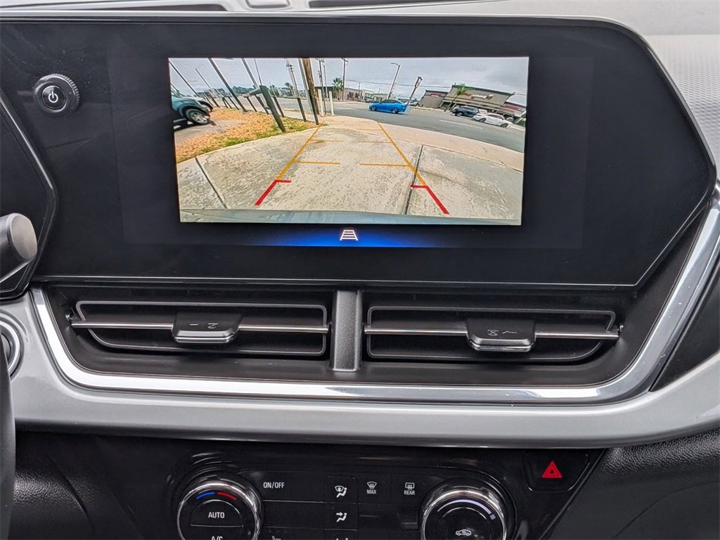 Used 2025 Chevrolet Trax LT w/ LT Convenience Package image 17