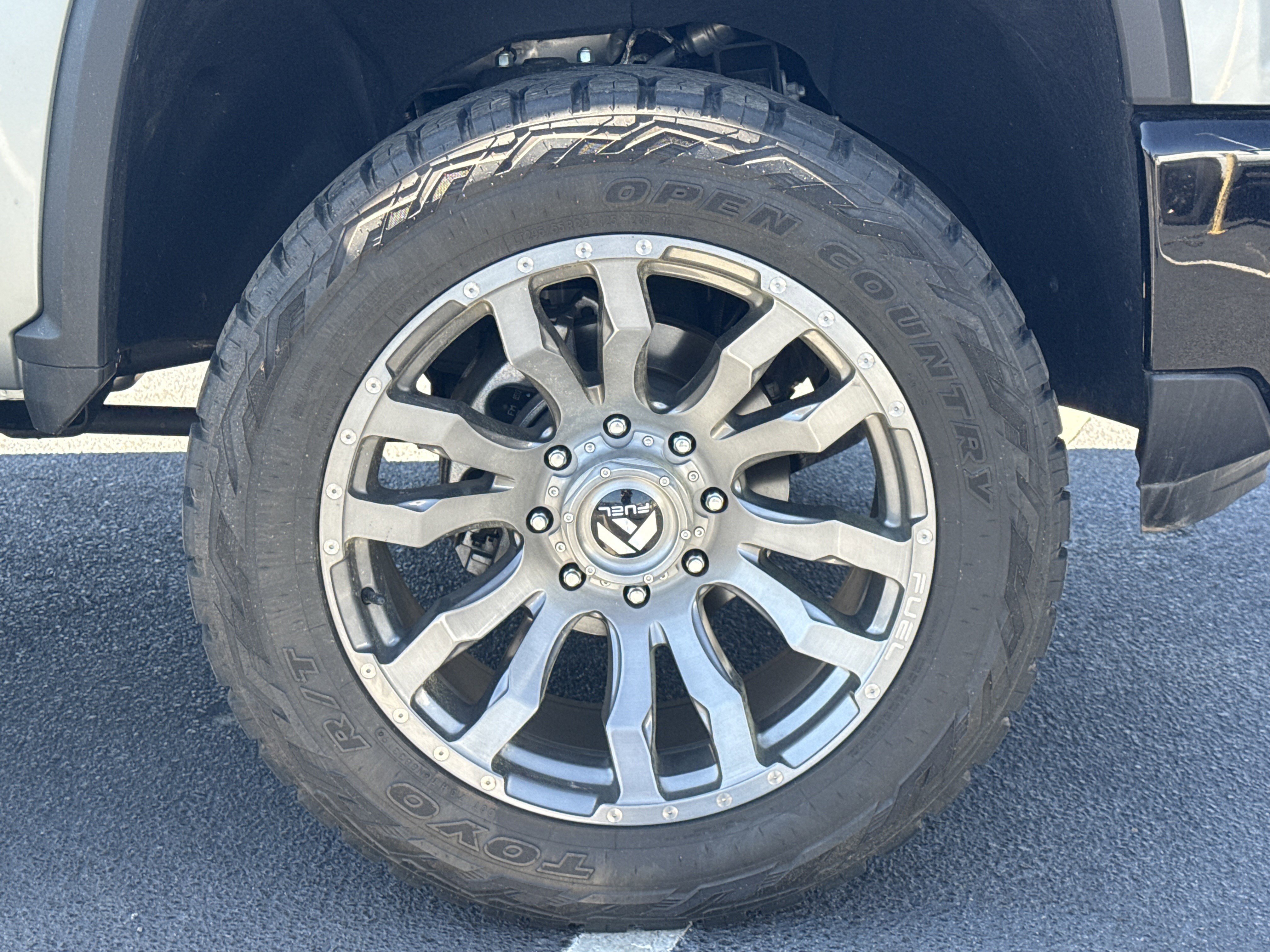 Used 2024 Chevrolet Silverado 2500 Custom w/ Custom Value Package image 17