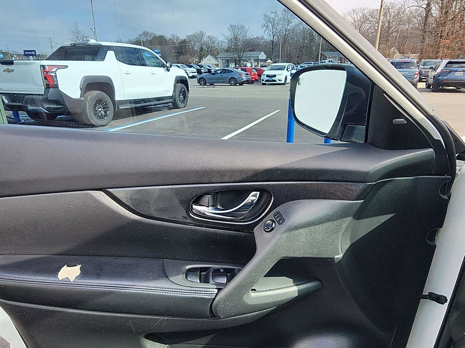 Used 2016 Nissan Rogue SL w/ SL Premium Package image 18