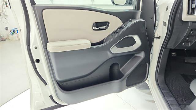 Certified 2025 Nissan Frontier SV RWD image 21