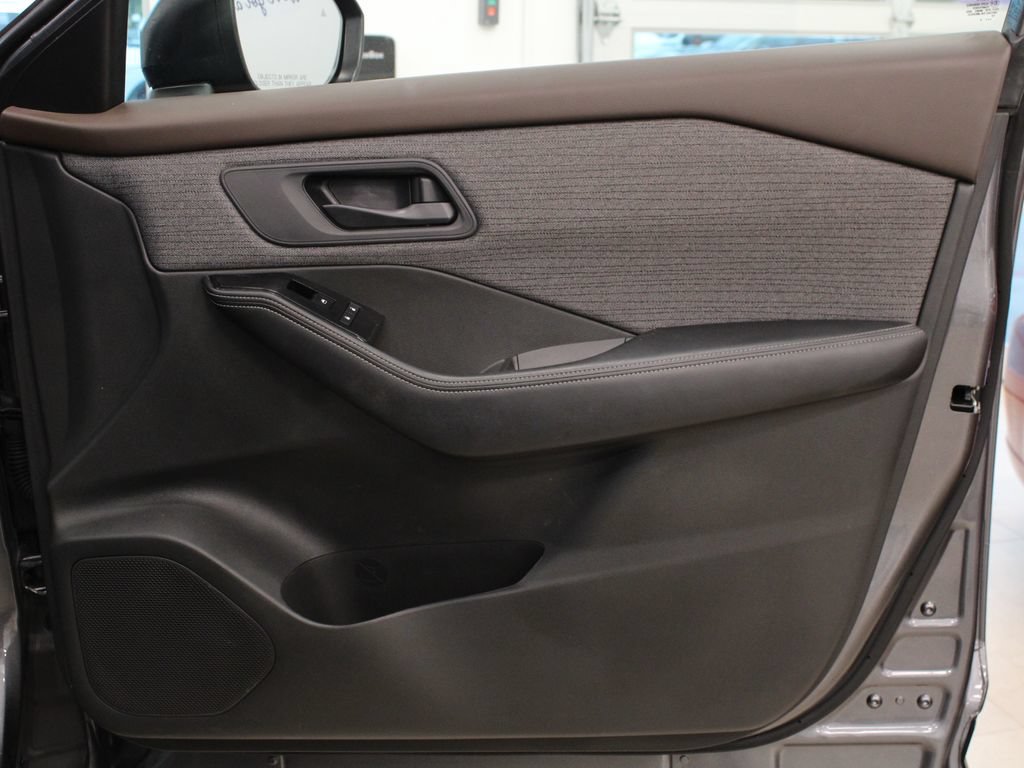 Used 2023 Nissan Rogue SV w/ SV Premium B Package FWD image 14
