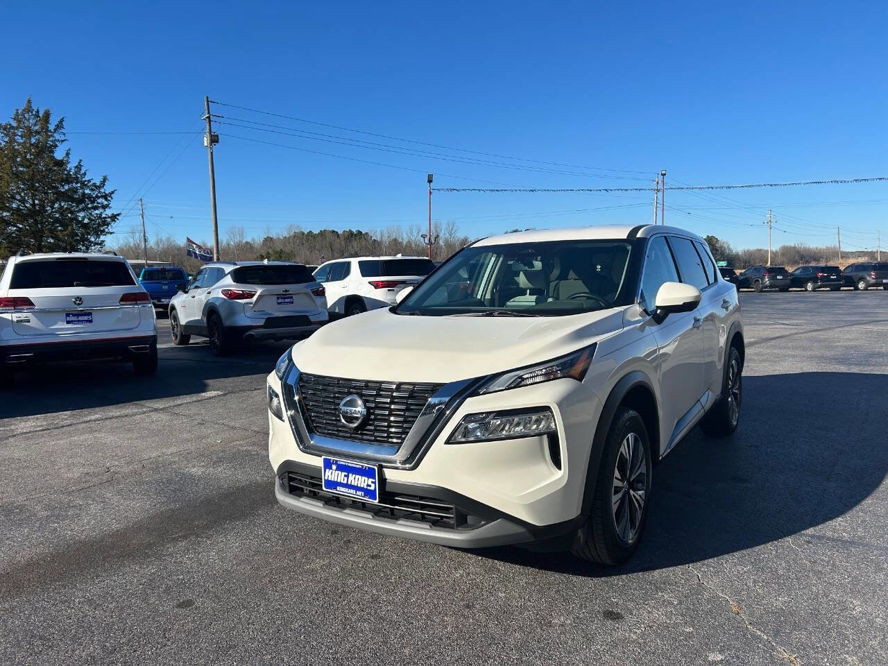 Used 2021 Nissan Rogue SV image 2
