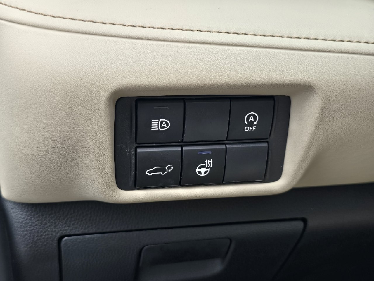 Certified 2024 Toyota Highlander Limited AWD/4WD image 9