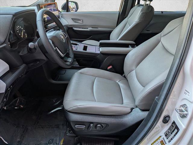 Used 2025 Toyota Sienna XLE w/ XLE Plus Package image 16