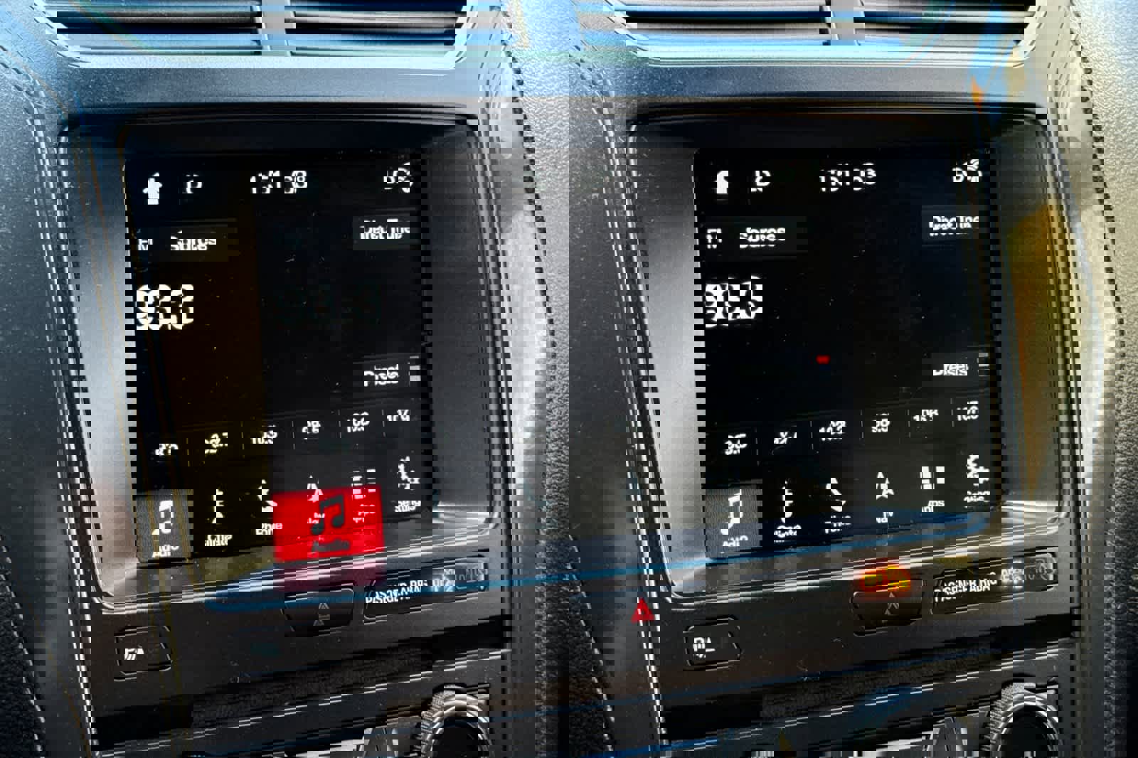 Used 2018 Ford Explorer XLT w/ Equipment Group 202A image 21