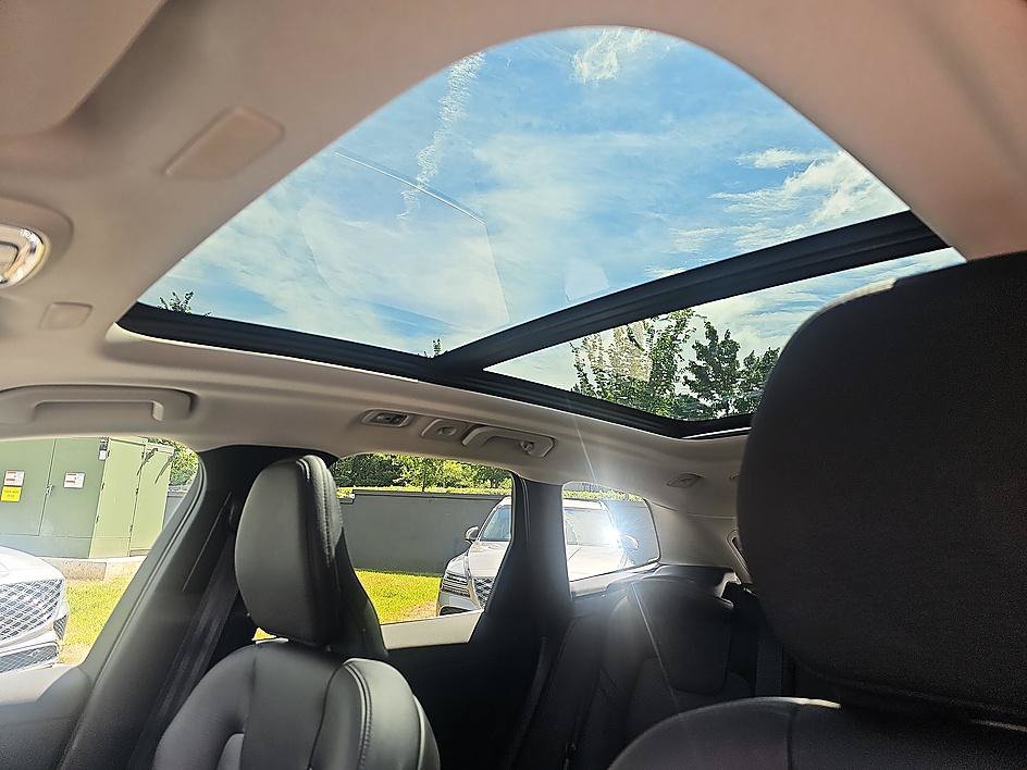 Used 2019 Volvo XC60 T5 Momentum w/ Multimedia Package FWD image 29