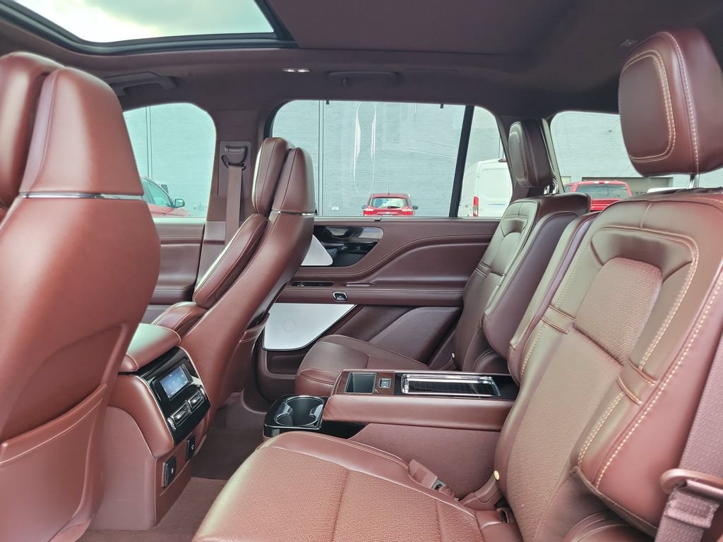 Certified 2022 Lincoln Aviator Black Label w/ Class IV Trailer Tow Package AWD/4WD image 14