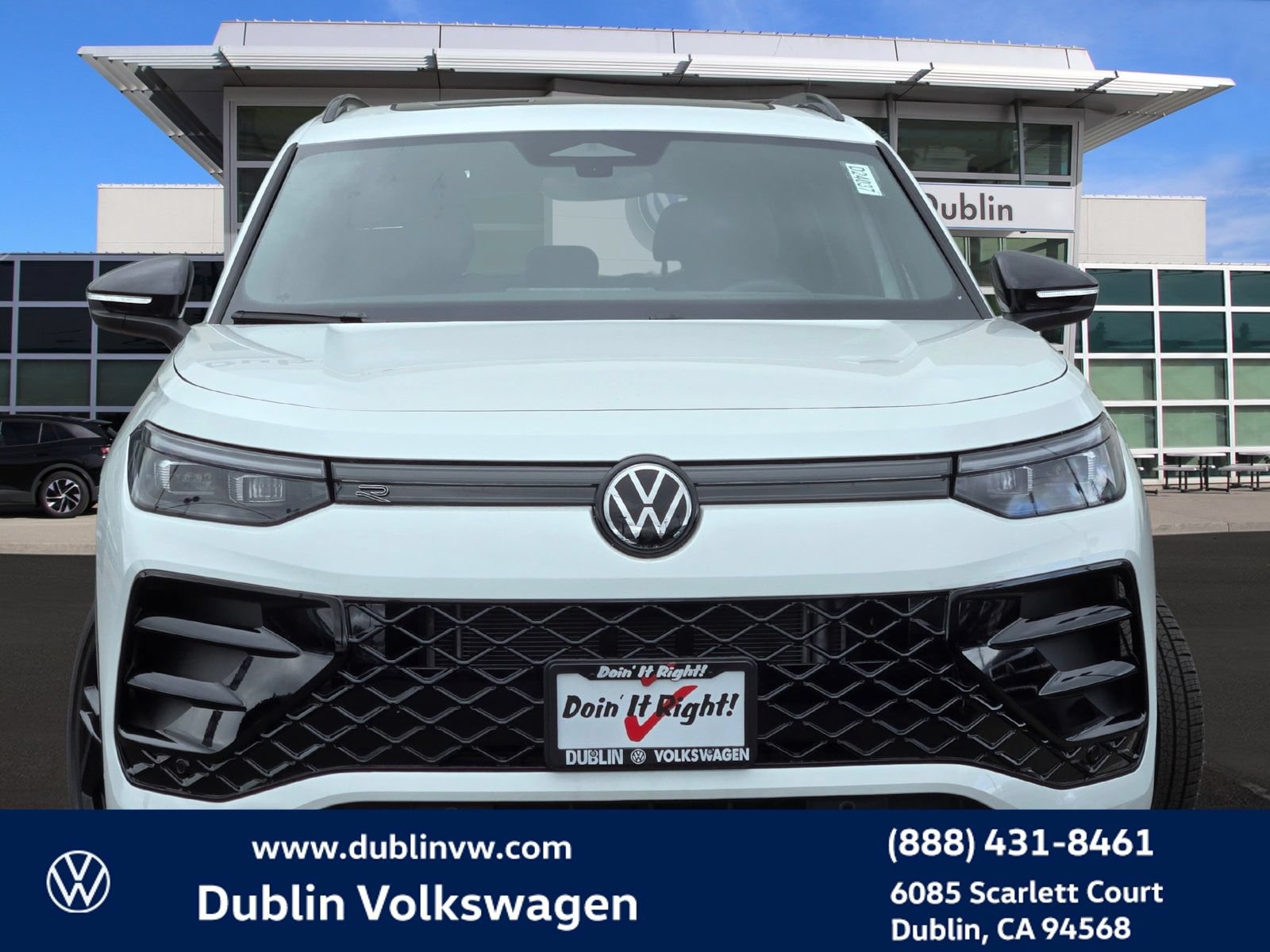 New 2026 Volkswagen Tiguan SE R-Line FWD image 2