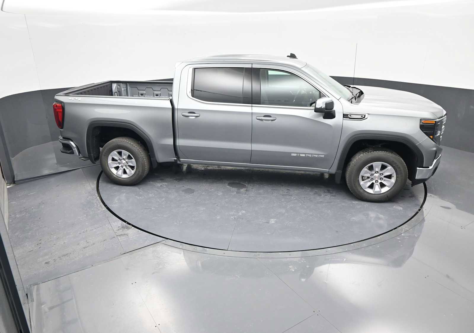 New 2026 GMC Sierra 1500 SLE w/ Preferred Package image 32