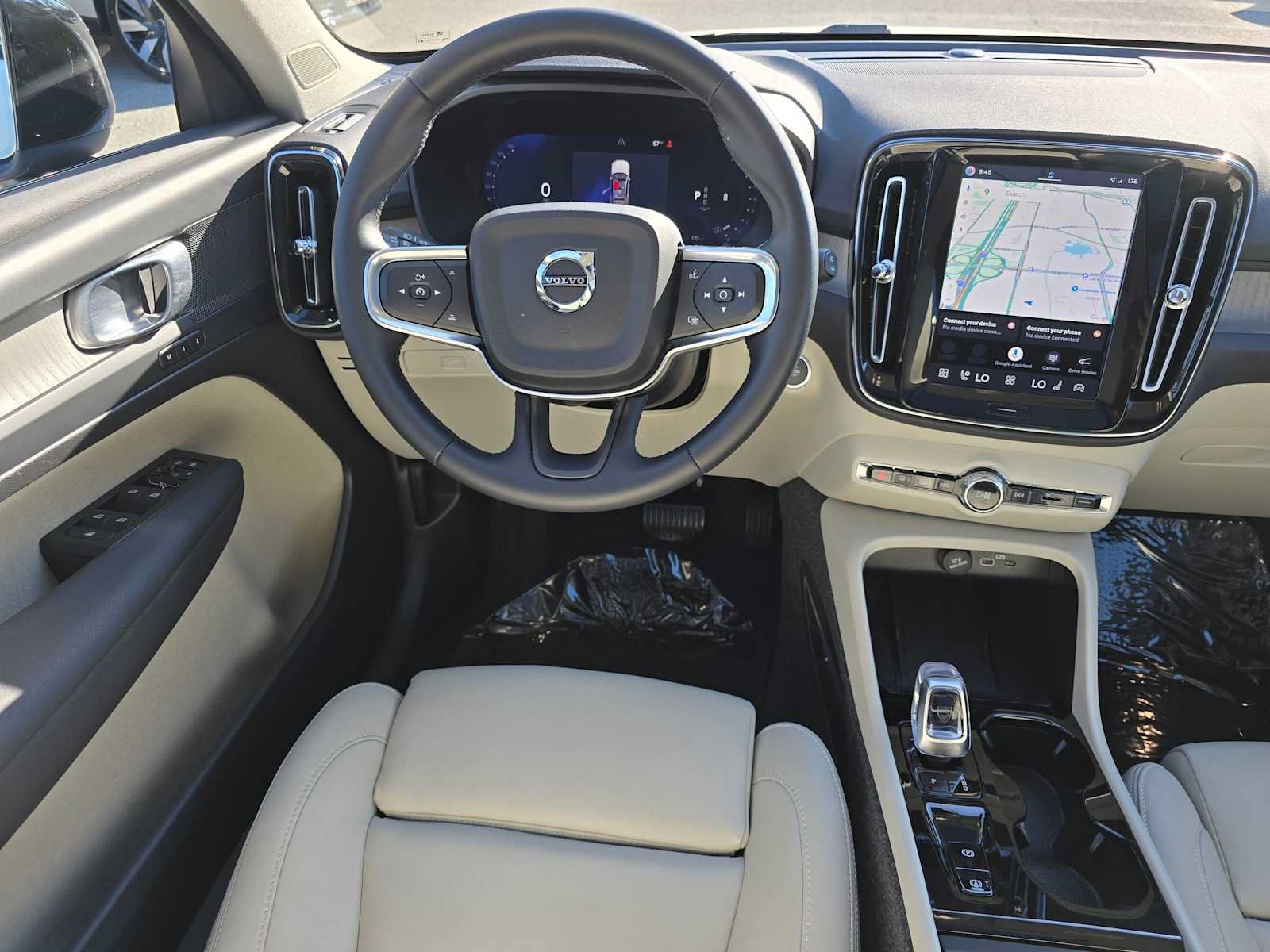 Certified 2026 Volvo XC40 B5 Plus AWD/4WD image 18