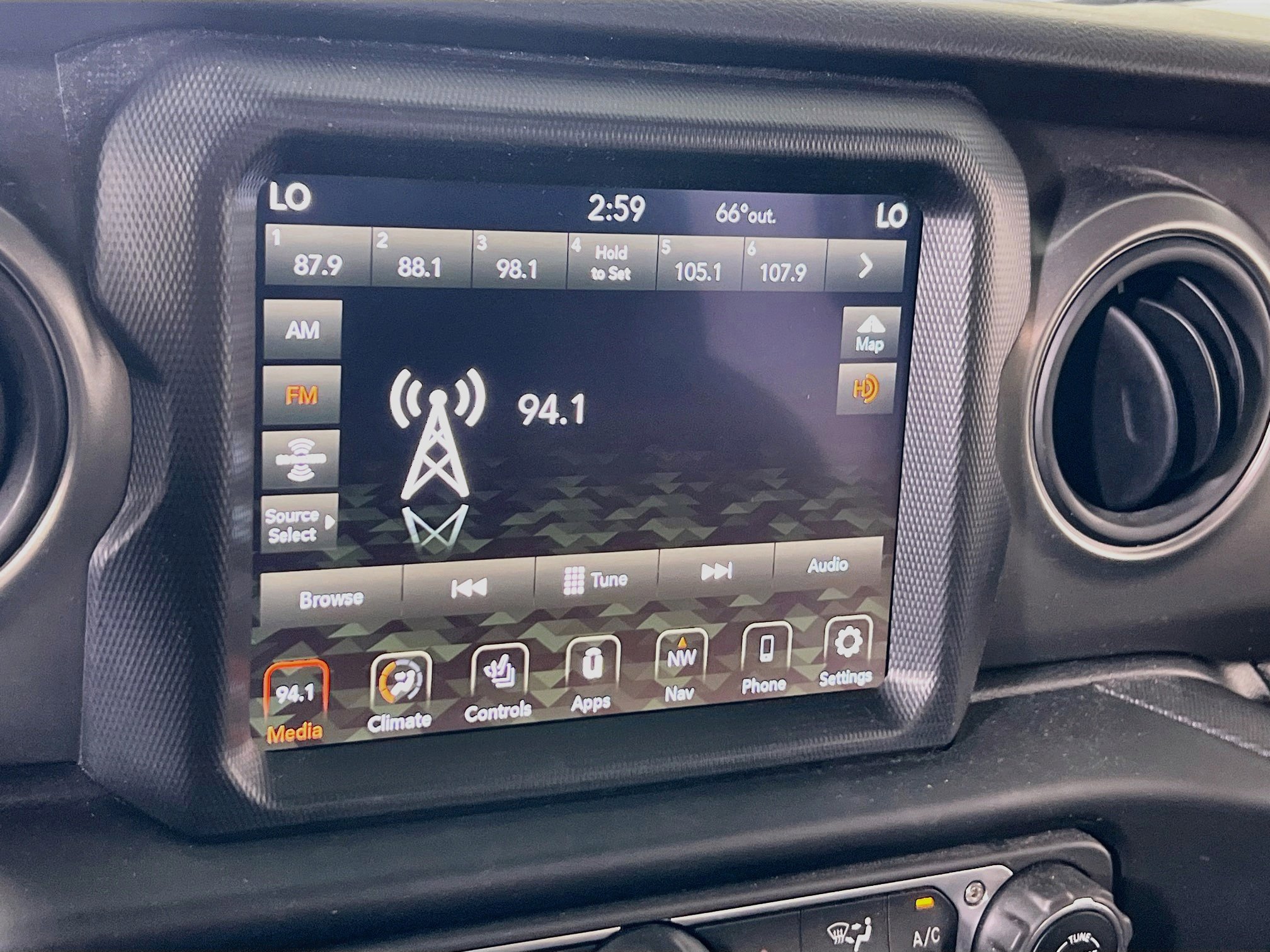 Used 2023 Jeep Gladiator Willys AWD/4WD image 15