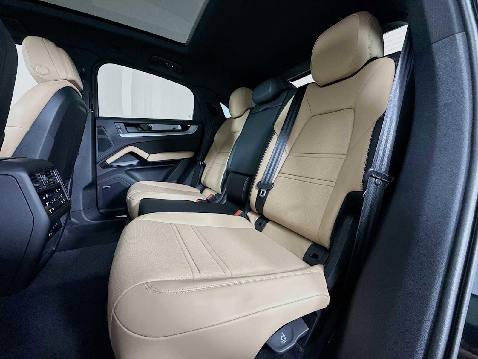 New 2026 Porsche Cayenne image 24