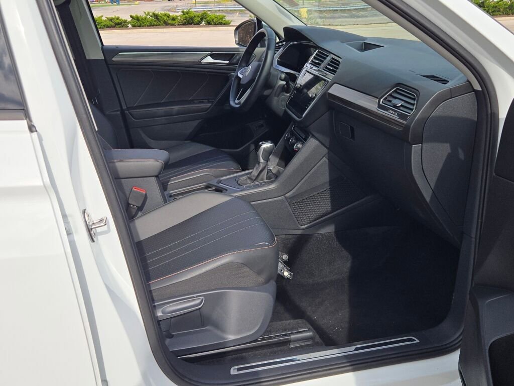 Used 2024 Volkswagen Tiguan Wolfsburg Edition FWD image 6