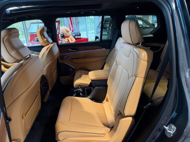 New 2025 Jeep Grand Cherokee L Summit image 4