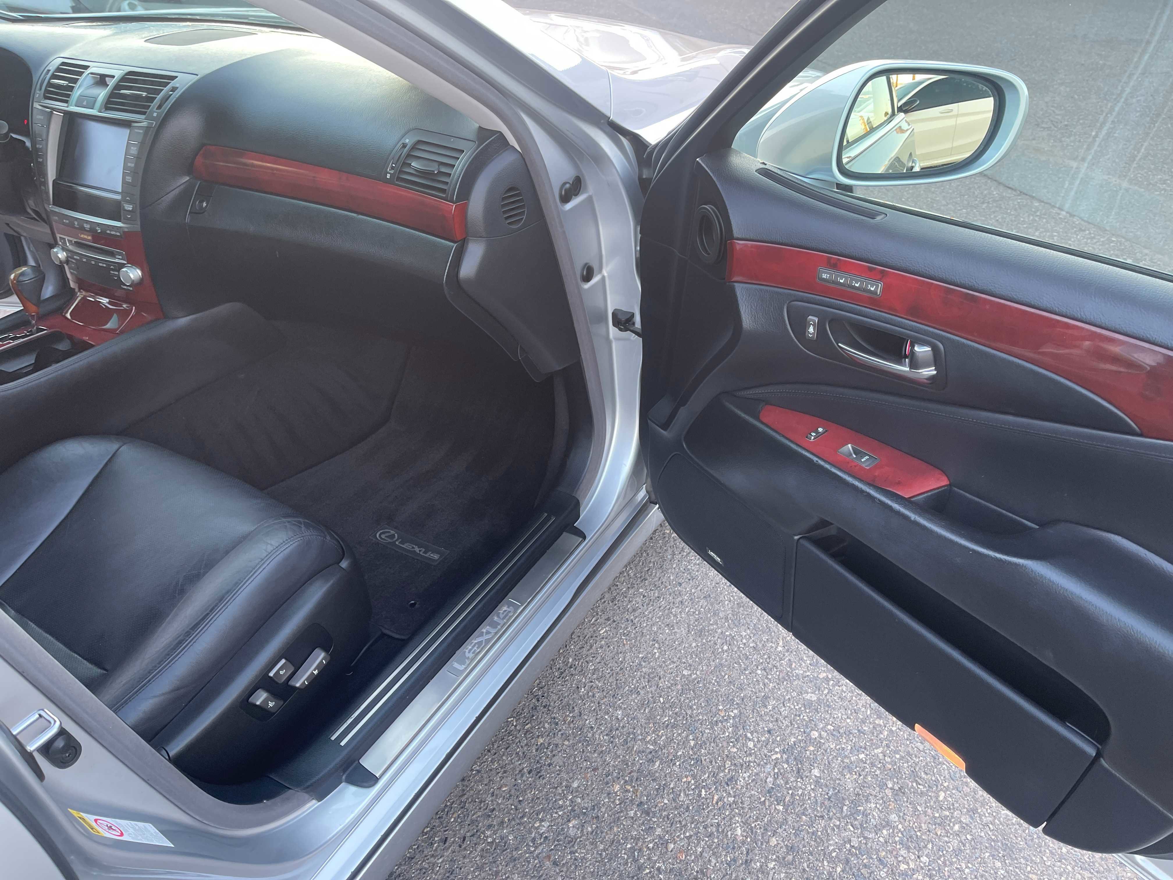 Used 2011 Lexus LS 460 w/ Comfort Pkg image 15