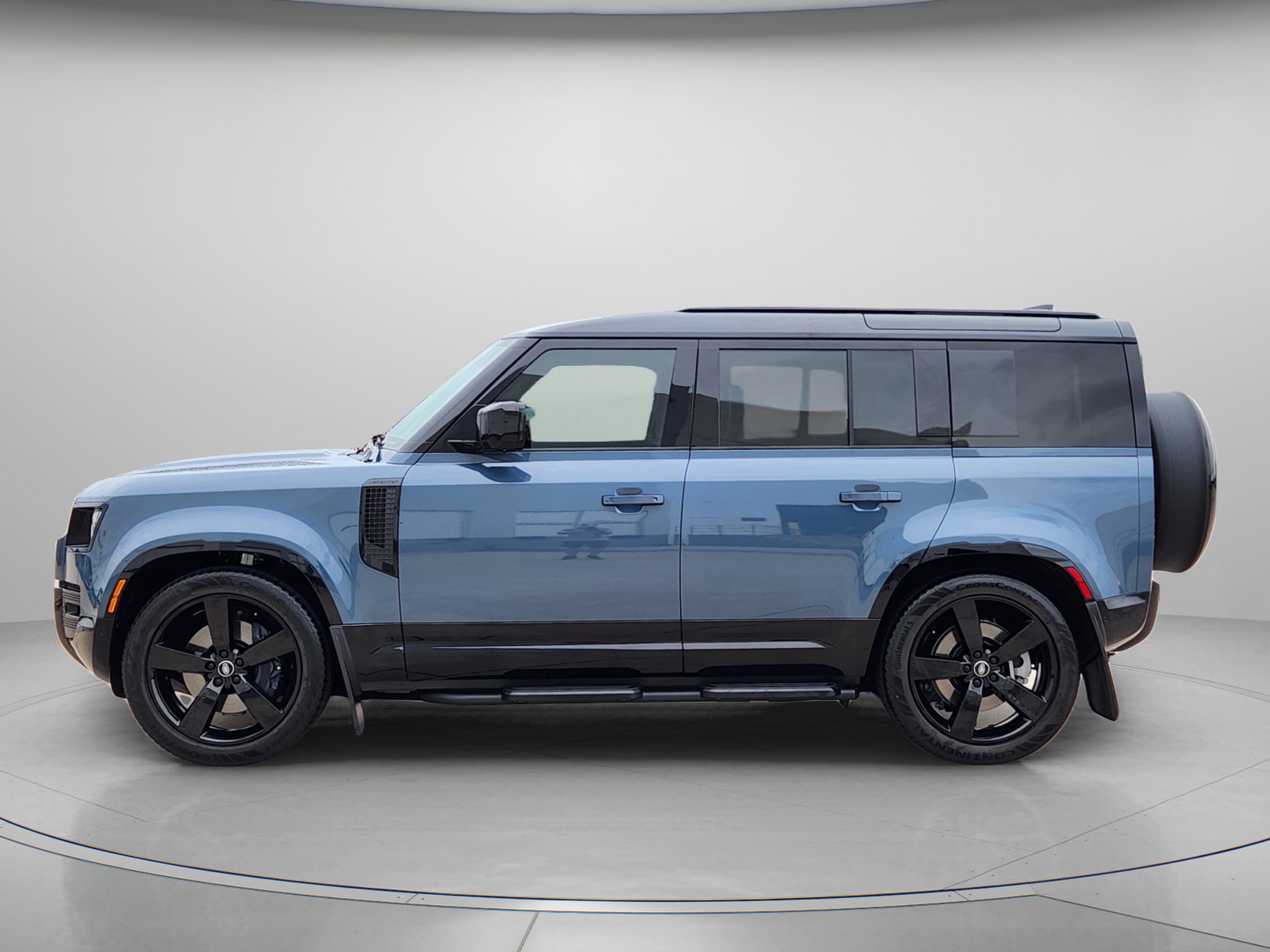 Certified 2025 Land Rover Defender 110 X-Dynamic SE image 2