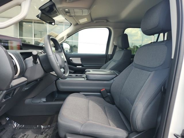 Used 2025 Ford Expedition Active image 20