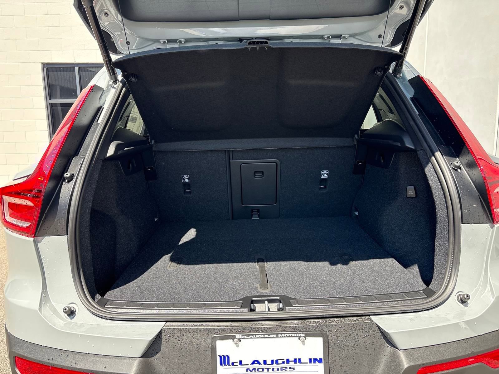 New 2026 Volvo XC40 B5 Plus w/ Protection Package Premier image 28