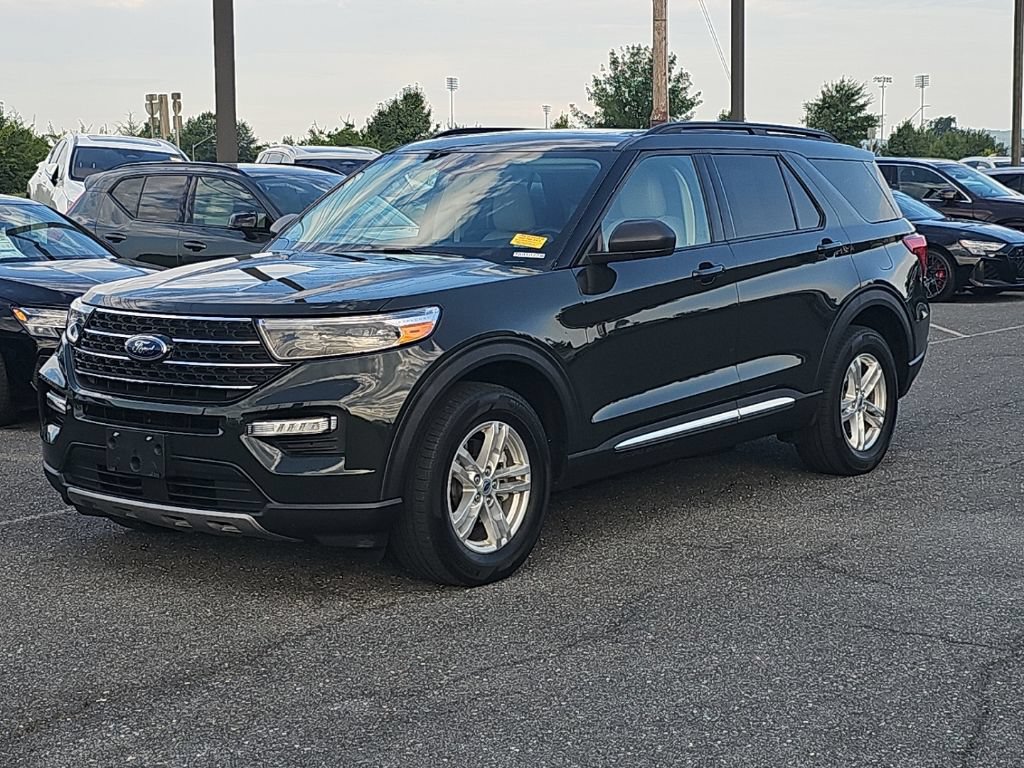 Used 2023 Ford Explorer XLT w/ Equipment Group 202A AWD/4WD image 16