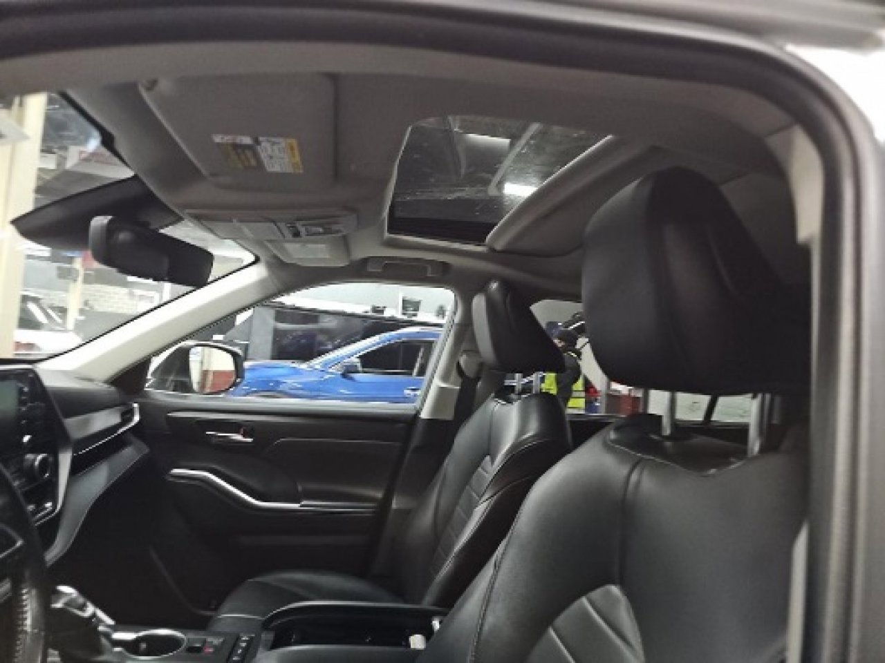 Used 2021 Toyota Highlander XLE image 19