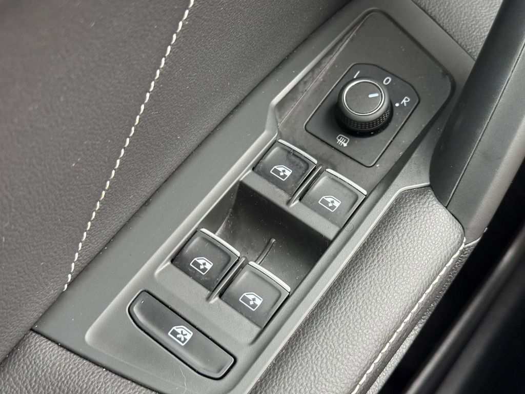 Used 2023 Volkswagen Tiguan SE R-Line AWD/4WD image 21