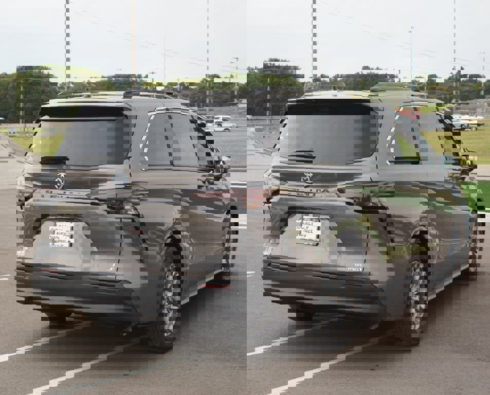 Used 2024 Toyota Sienna LE image 20