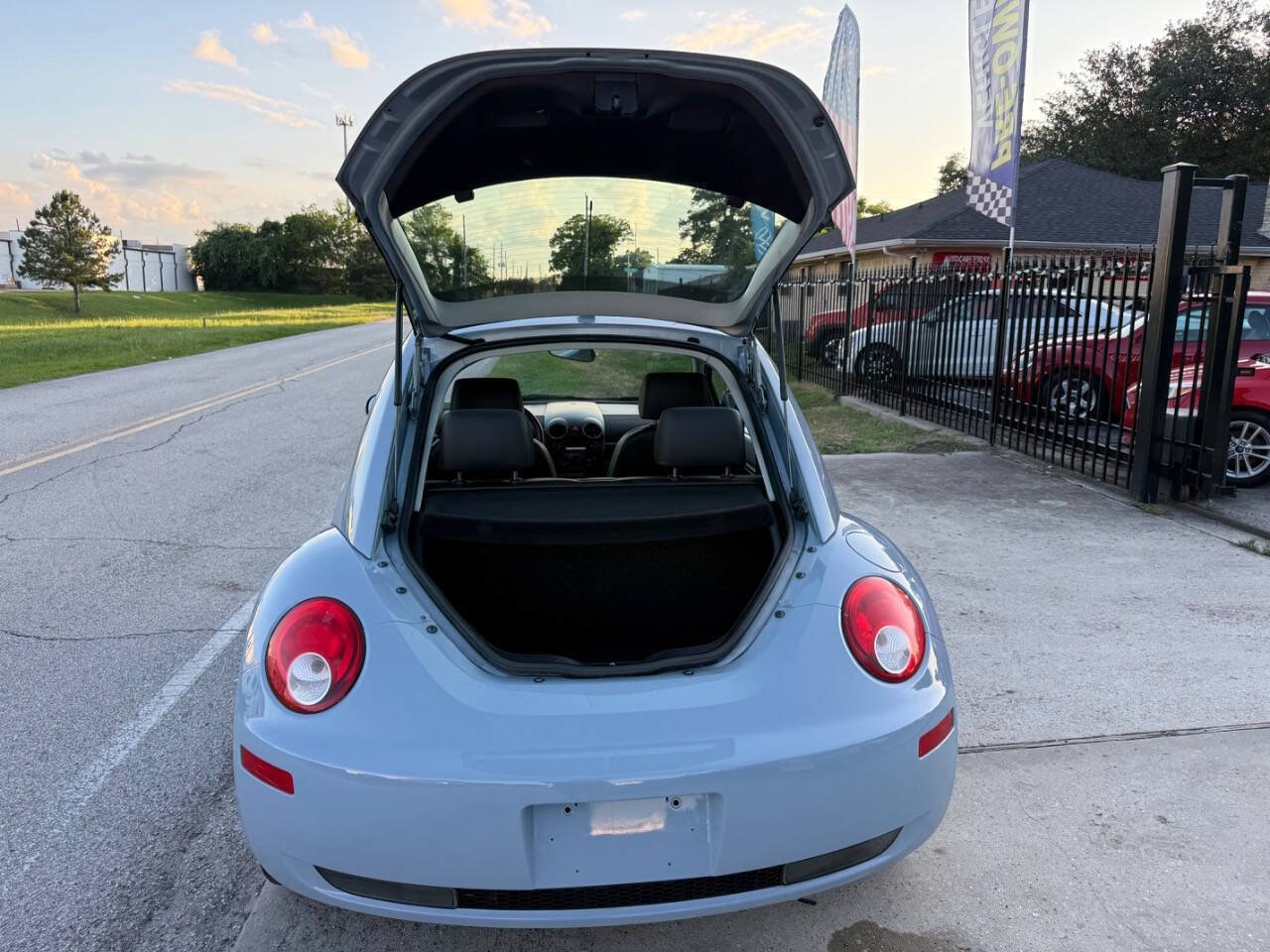 Used 2010 Volkswagen Beetle Coupe FWD image 22