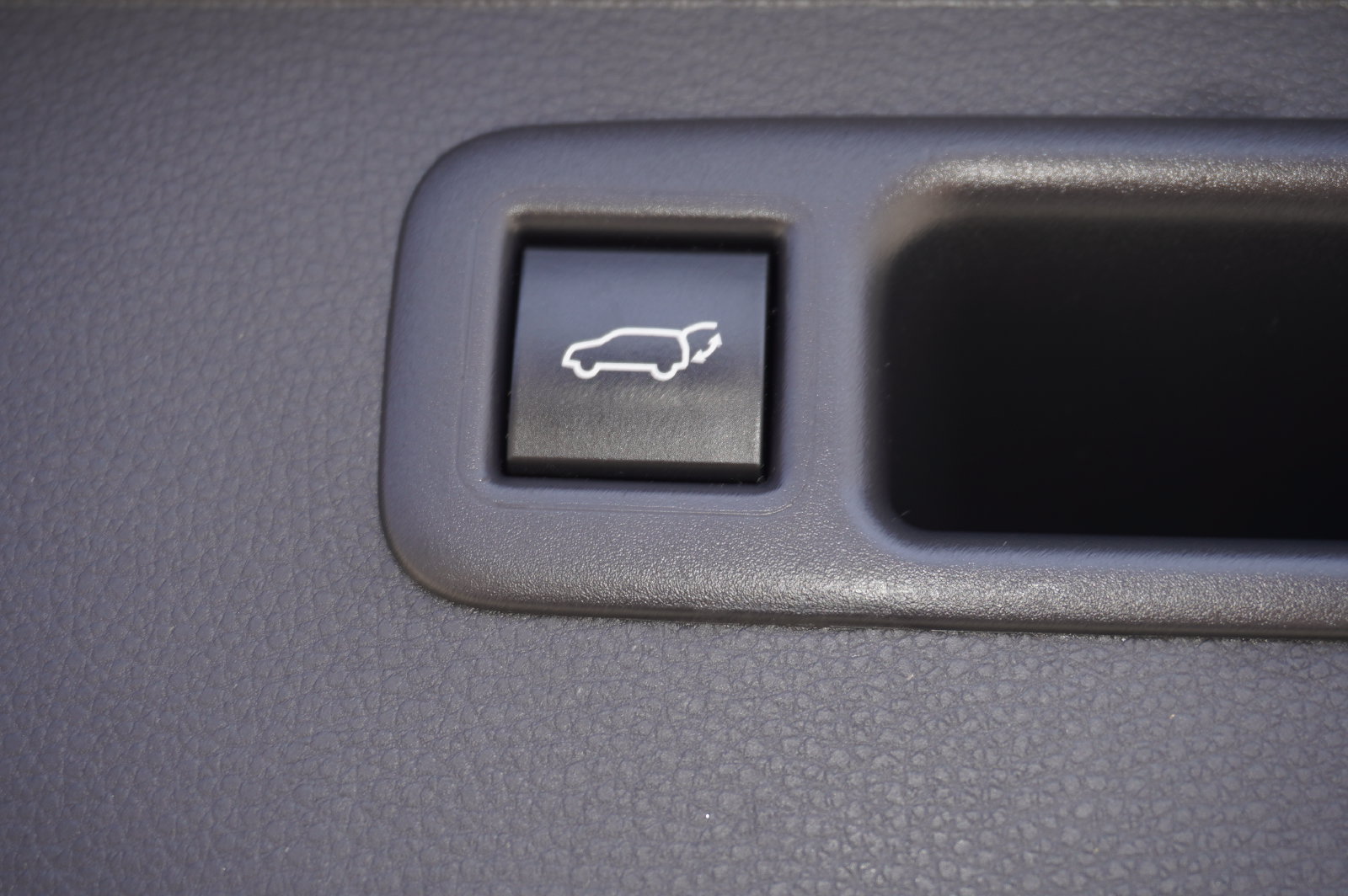 Used 2024 Toyota Highlander LE AWD/4WD image 10
