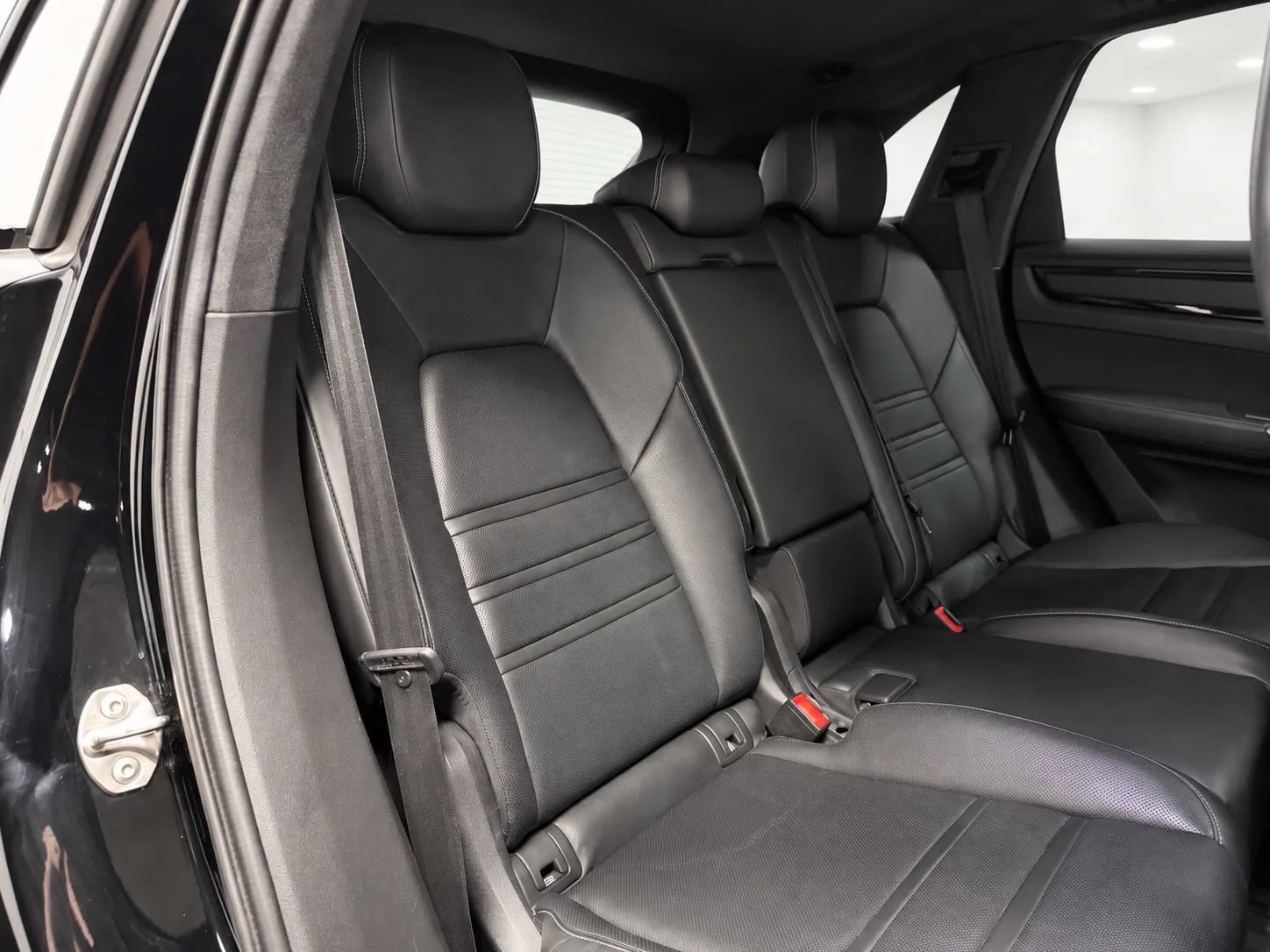 Used 2020 Porsche Cayenne Turbo AWD/4WD image 23