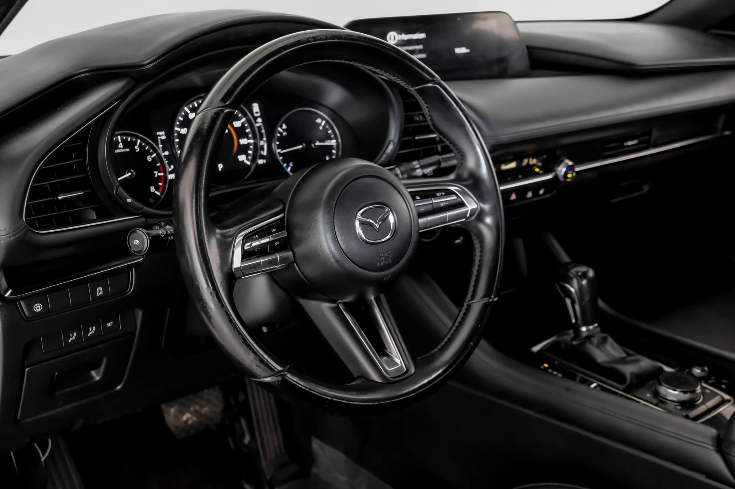 Used 2019 MAZDA MAZDA3 Hatchback w/ Preferred Package FWD image 14