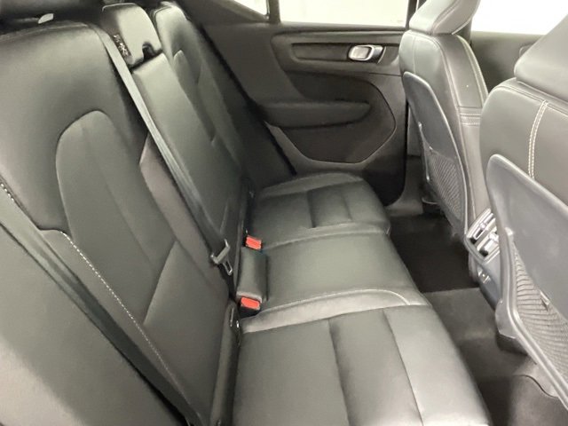 Used 2024 Volvo XC40 B5 Core image 9