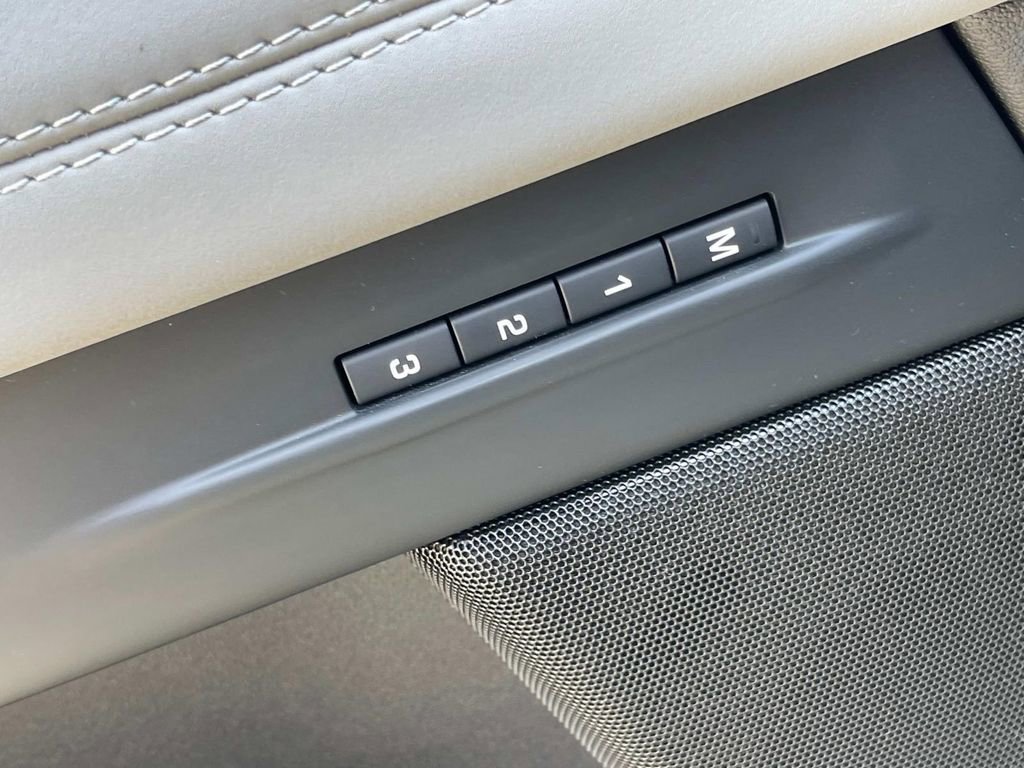 Used 2023 Land Rover Range Rover Evoque R-Dynamic SE image 23