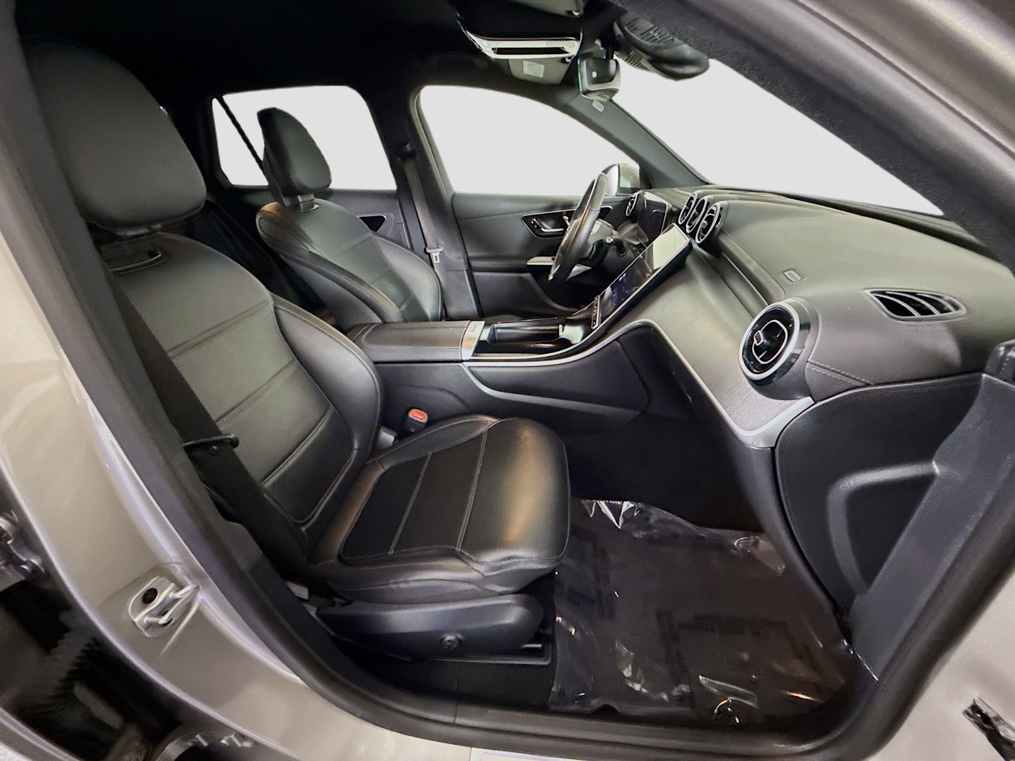 Used 2024 Mercedes-Benz GLC 300 4MATIC image 29