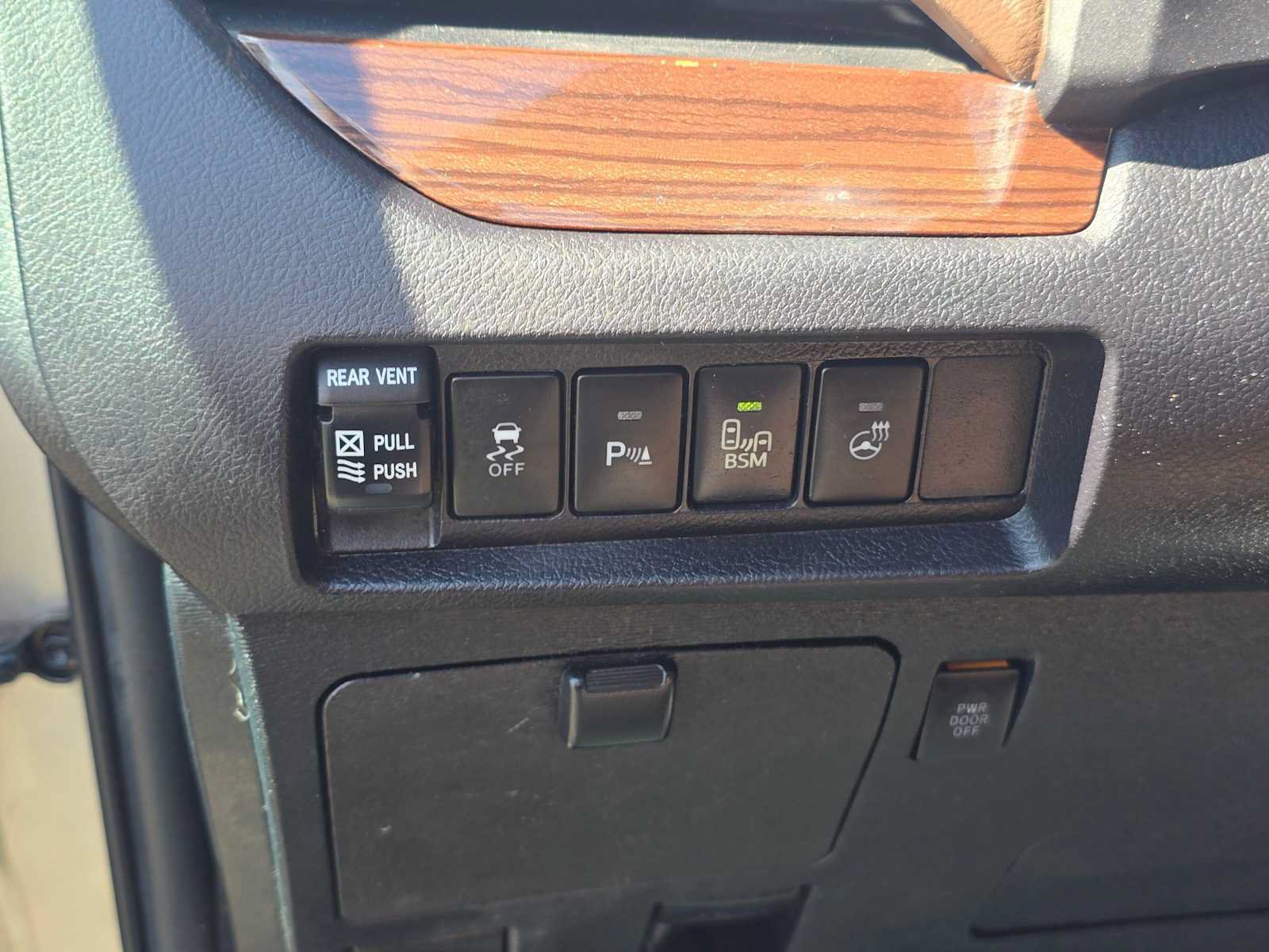 Used 2015 Toyota Sienna Limited AWD/4WD image 25