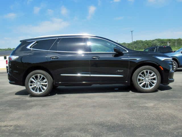 Used 2024 Buick Enclave Avenir w/ Avenir Technology Package image 14