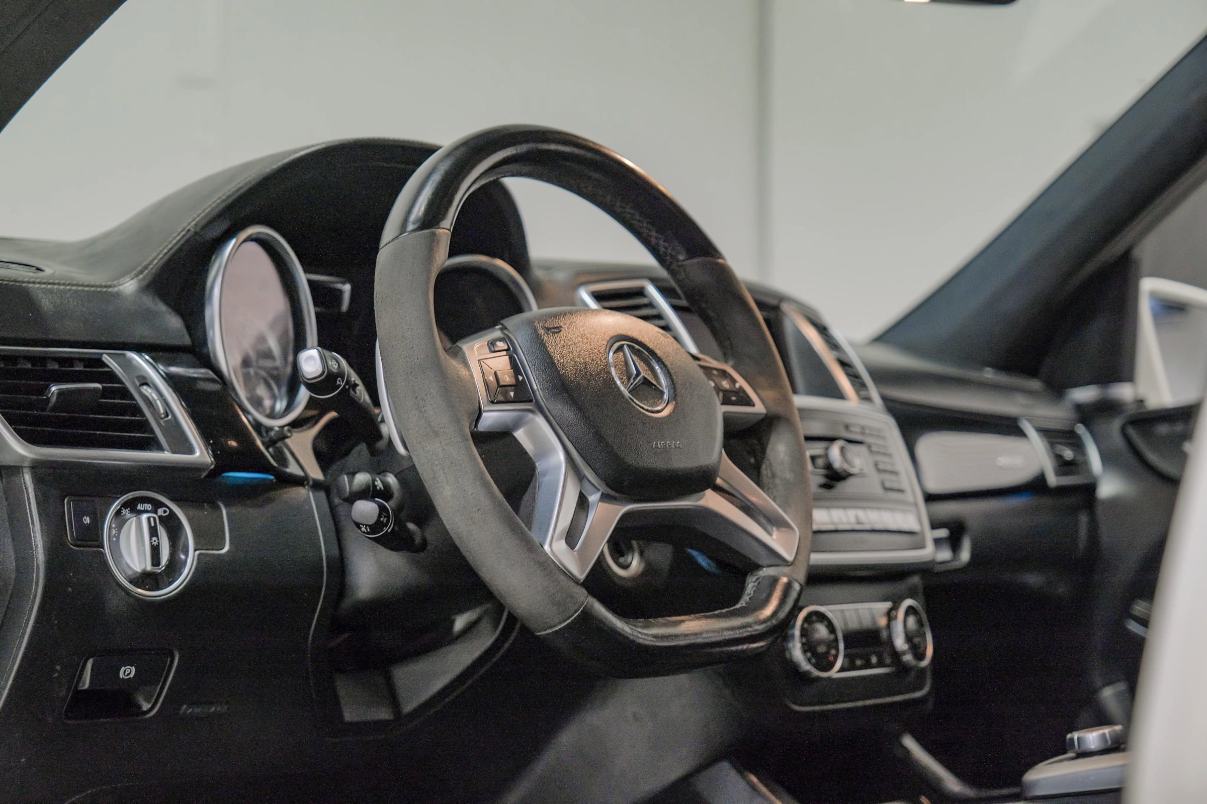 Used 2016 Mercedes-Benz GL 63 AMG 4MATIC image 23