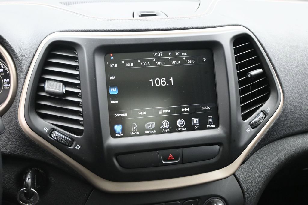 Used 2017 Jeep Cherokee Latitude w/ Cold Weather Group AWD/4WD image 19