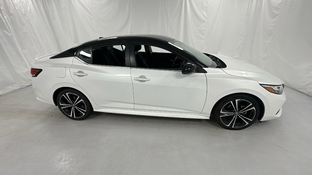 Used 2022 Nissan Sentra SR image 2