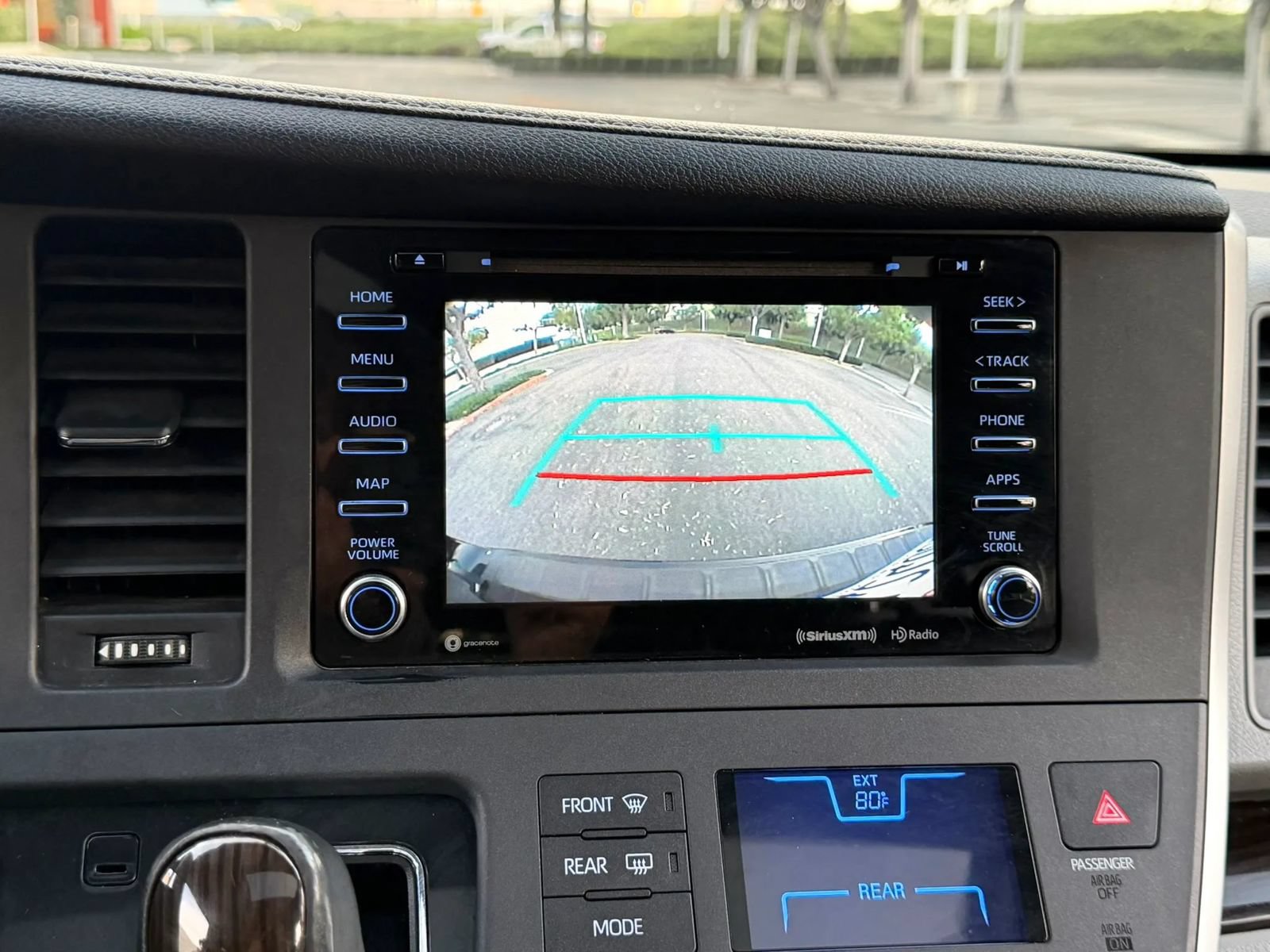 Used 2020 Toyota Sienna XLE w/ XLE Navigation Package FWD image 20