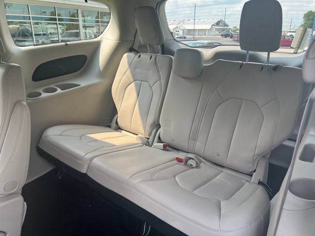 Used 2019 Chrysler Pacifica Touring-L FWD image 22