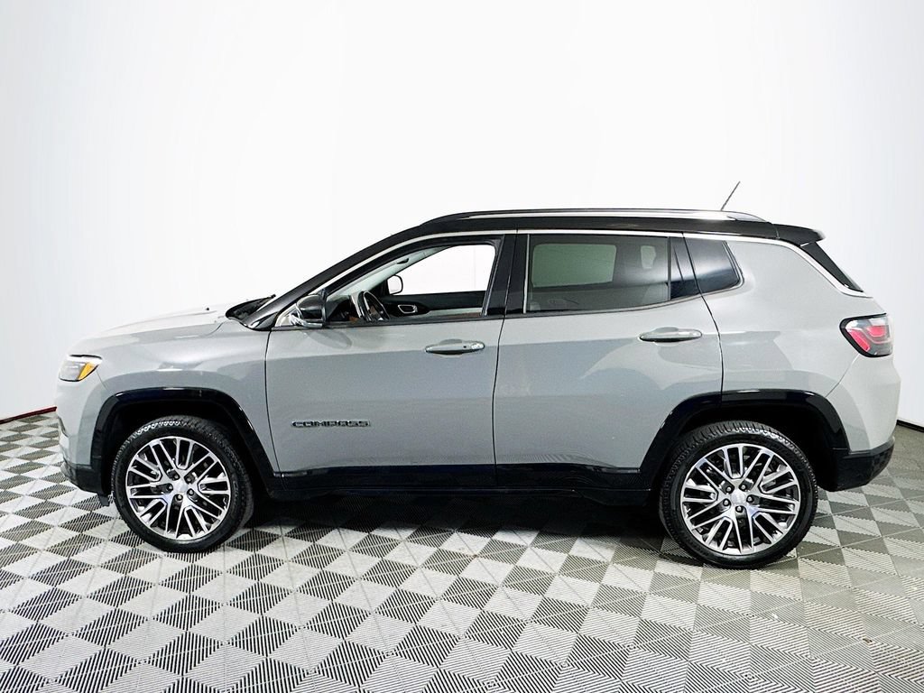Used 2022 Jeep Compass Limited w/ Elite Group AWD/4WD image 4
