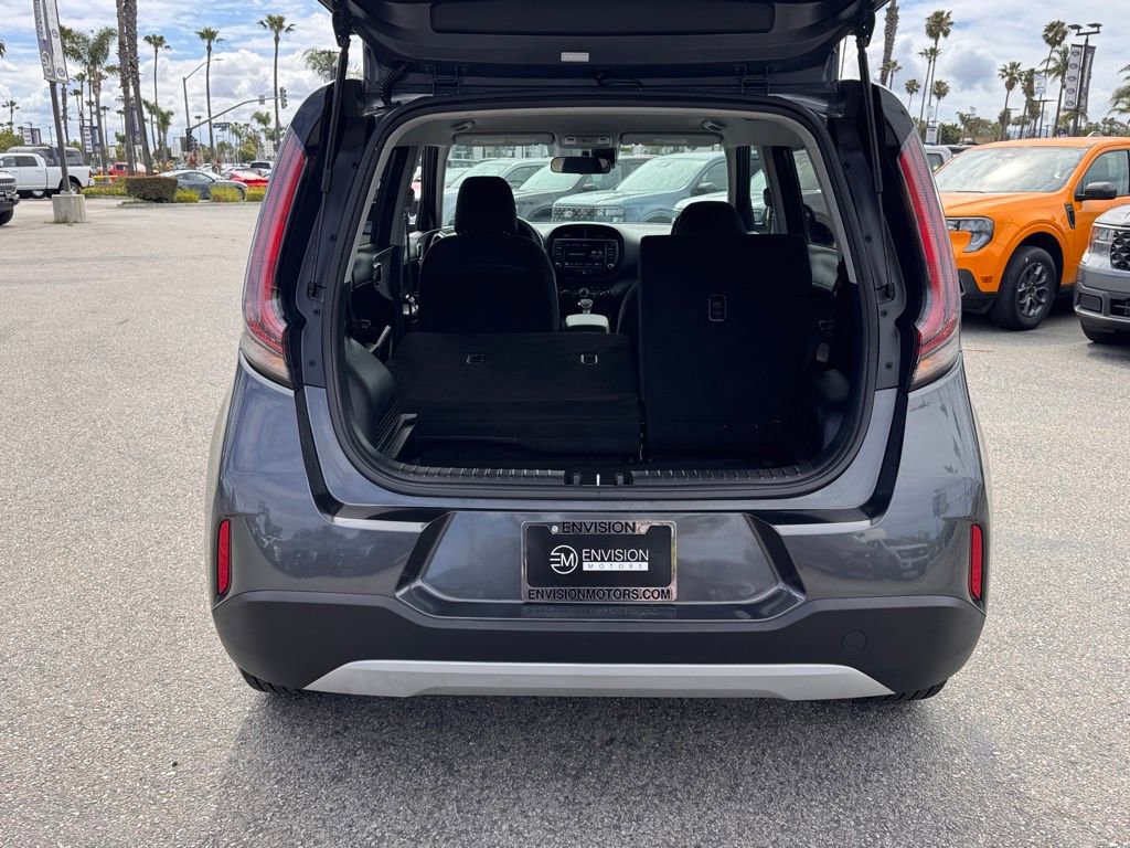 Used 2023 Kia Soul LX w/ Option Group 015 FWD image 13