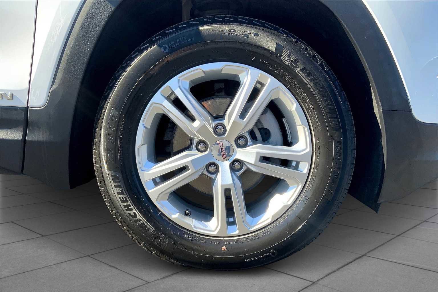 Used 2020 GMC Terrain SLE w/ Driver Convenience Package image 10