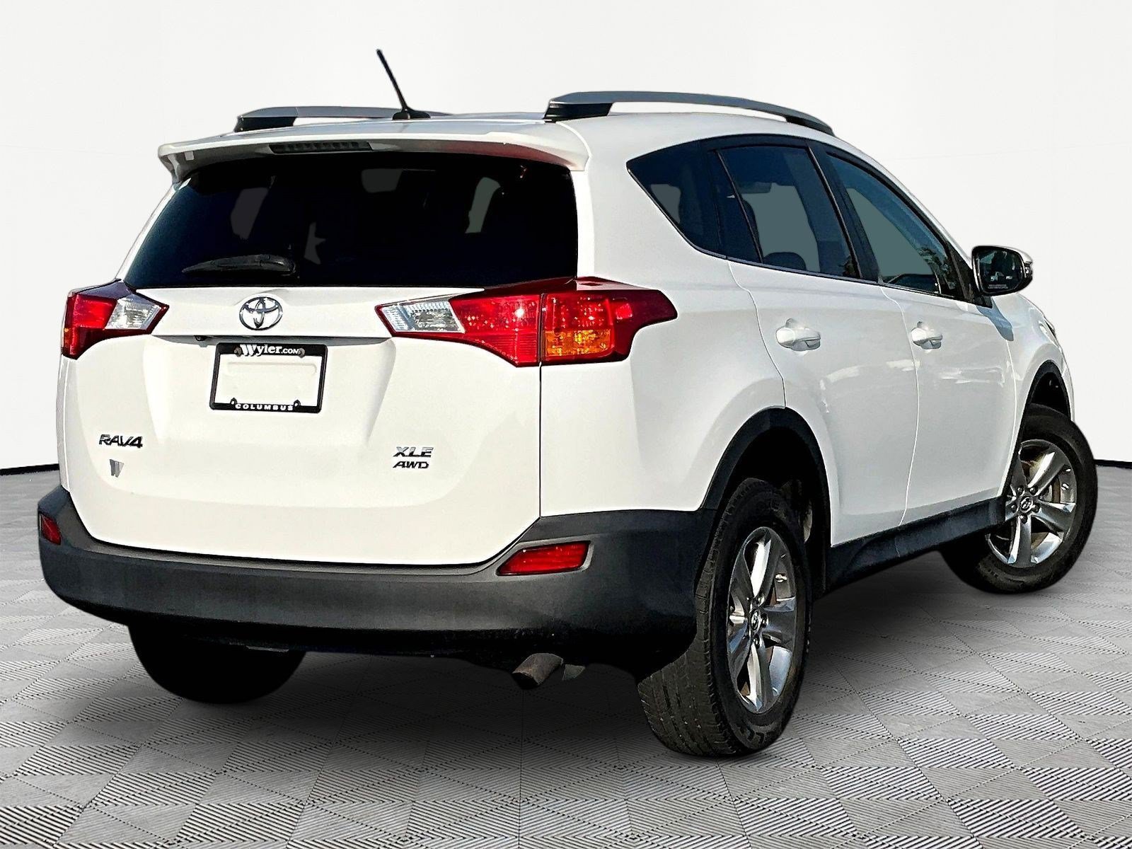 Used 2015 Toyota RAV4 XLE AWD/4WD image 6
