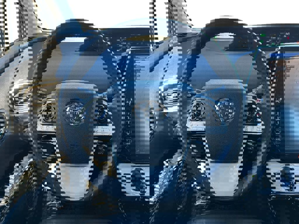 Used 2017 Toyota Prius Prime Advanced image 14