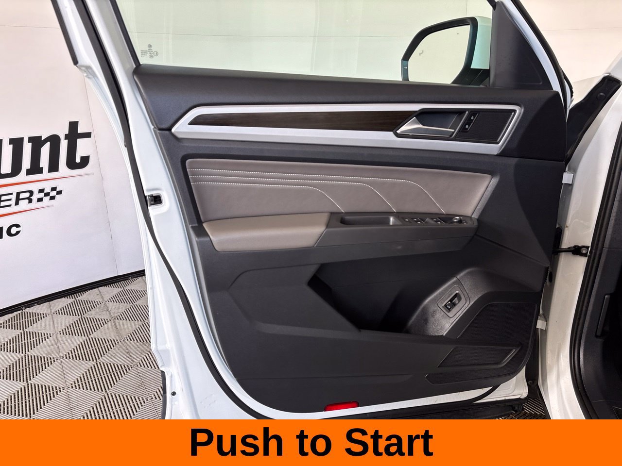 Used 2023 Volkswagen Atlas SE w/ Panoramic Sunroof Package AWD/4WD image 10
