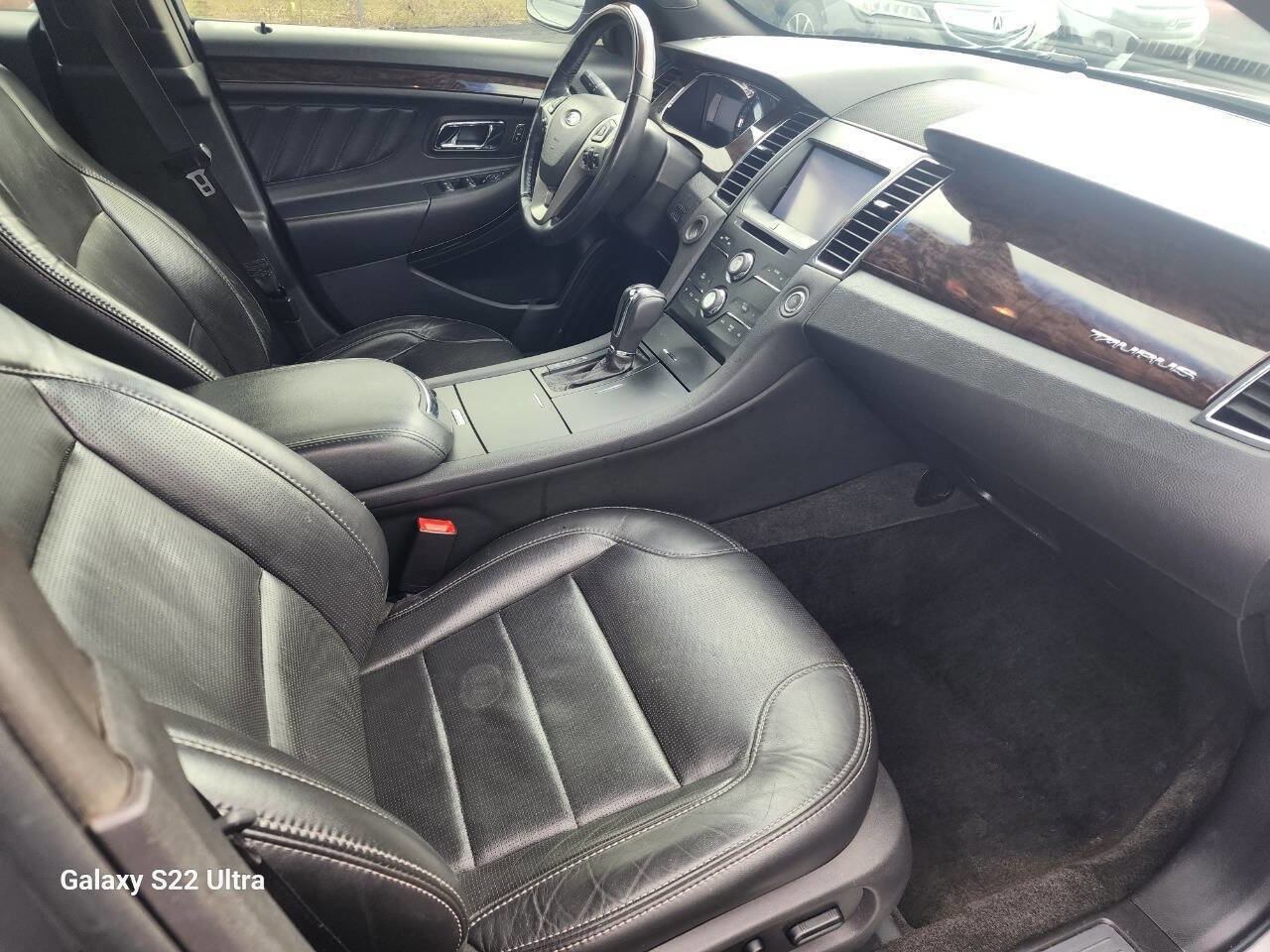 Used 2013 Ford Taurus Limited FWD image 11