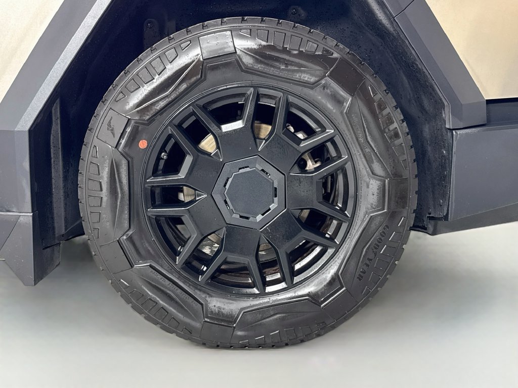 Used 2024 Tesla Cybertruck Cyberbeast AWD/4WD image 10