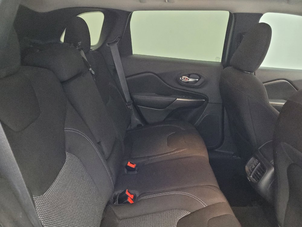 Used 2020 Jeep Cherokee Latitude FWD image 19