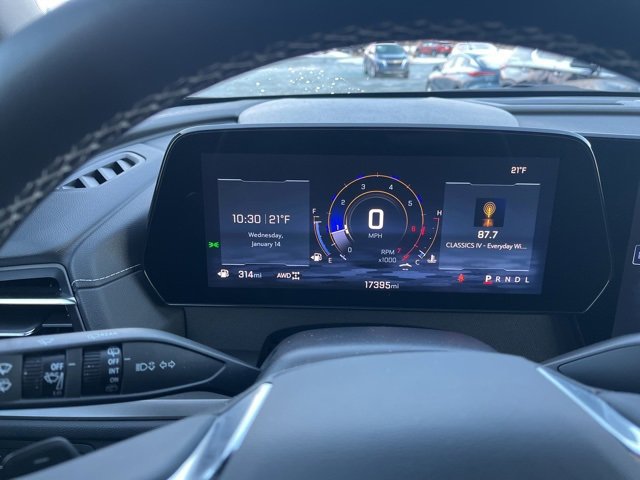 Used 2025 Chevrolet Traverse LT image 11